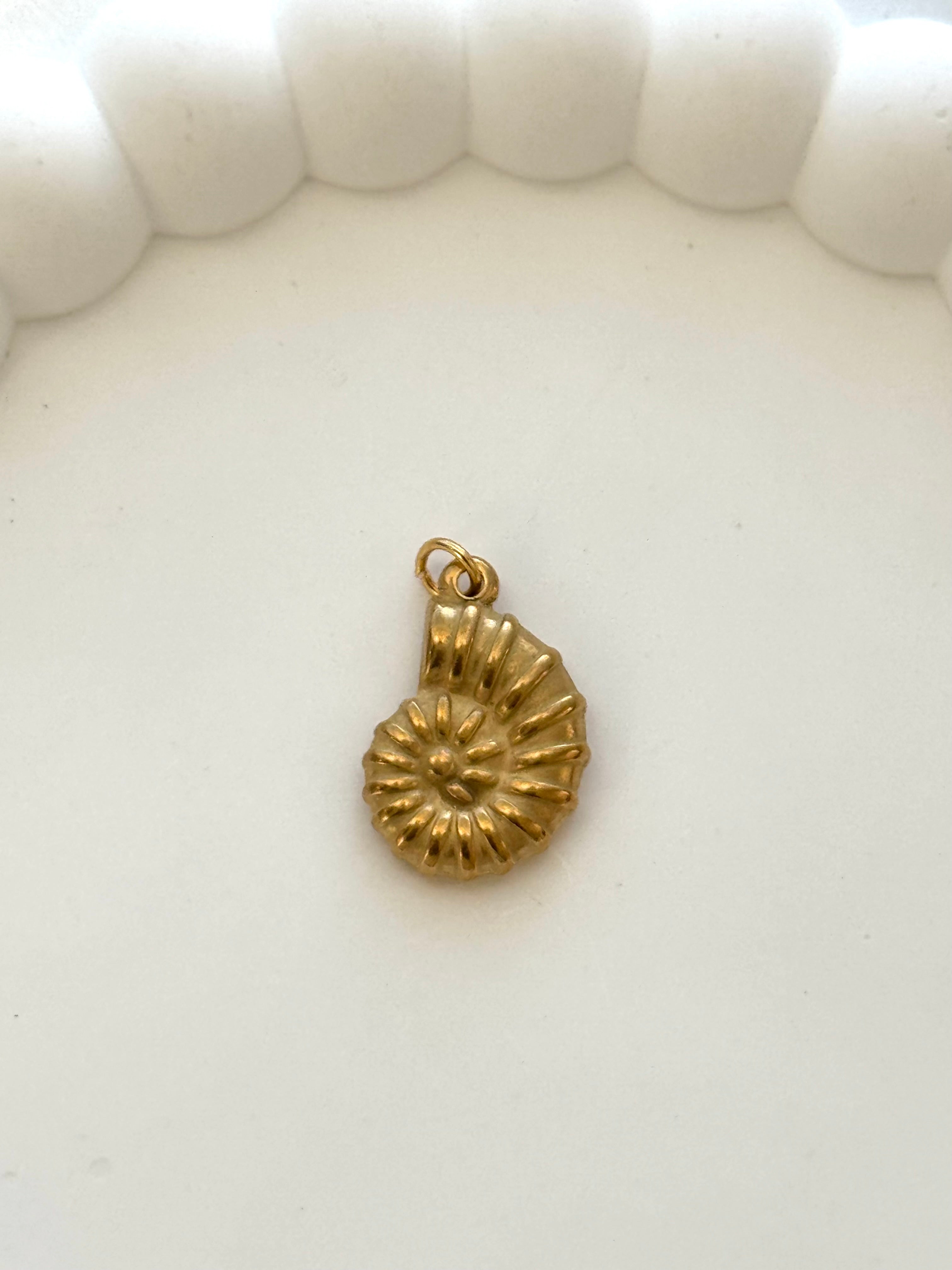 Caracol Charm