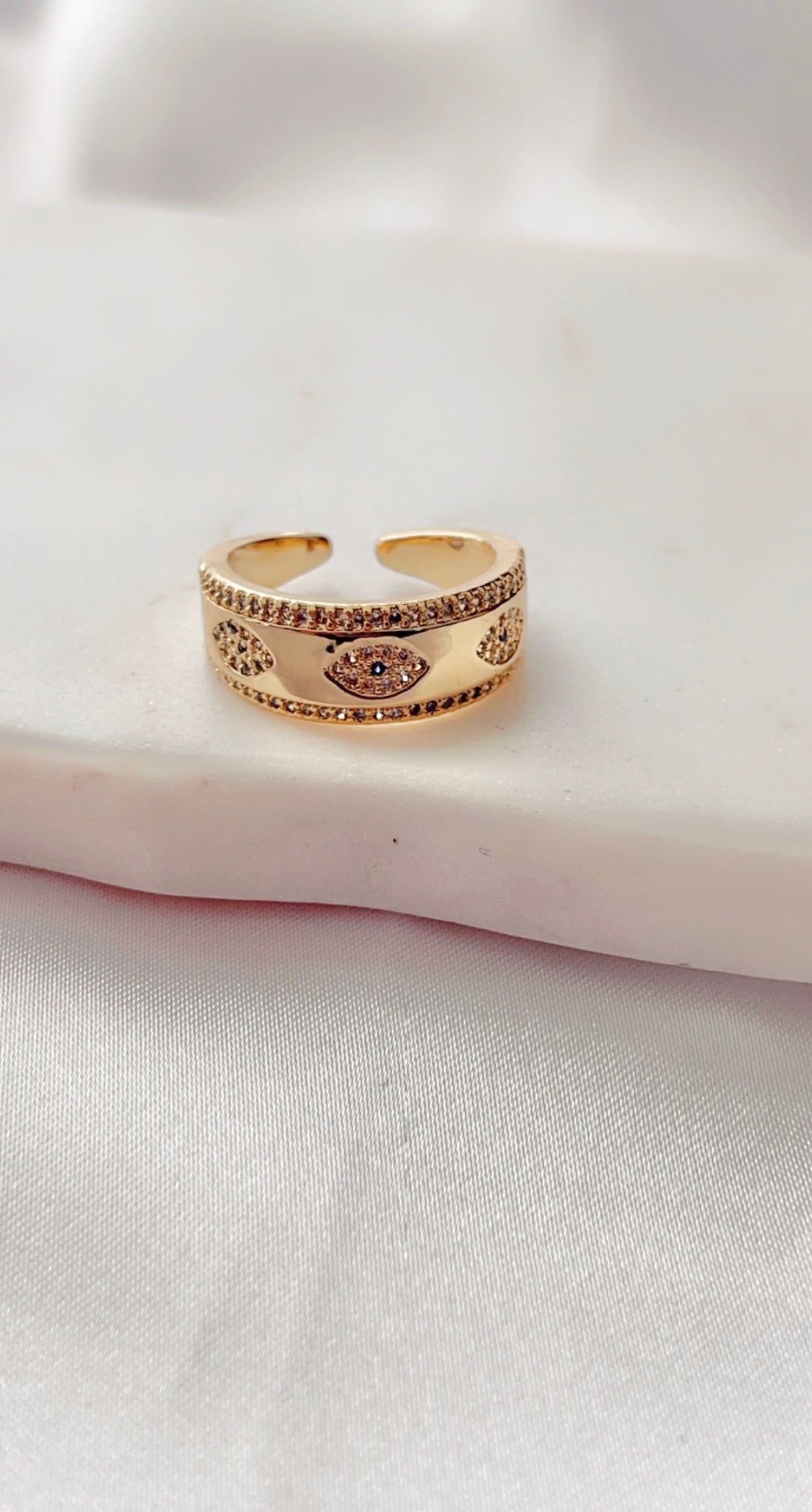 Ojitos Ring